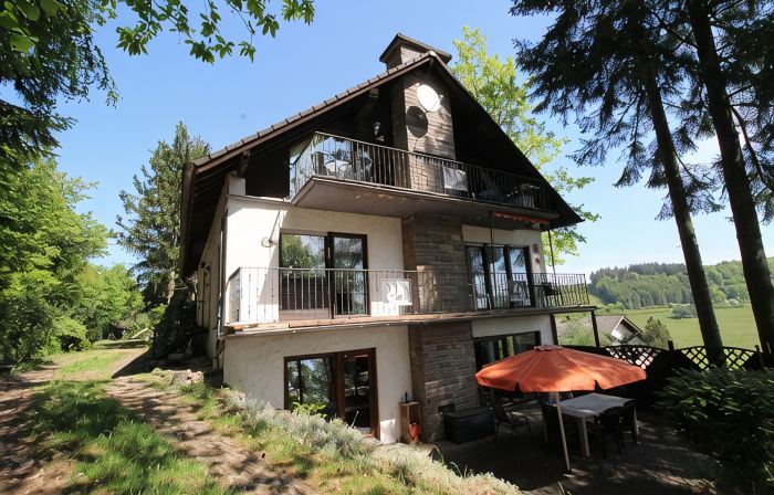 Cozy, comfortably furnished apartment for up to 7 people with balcony