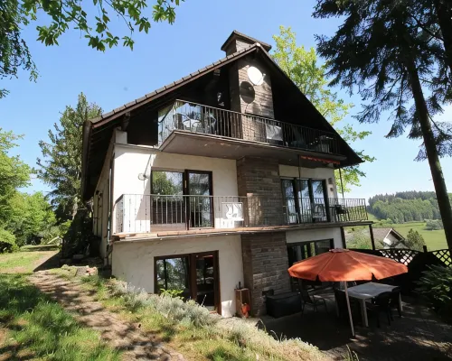 Cozy, comfortably furnished apartment for up to 7 people with balcony Hotels in Immerath