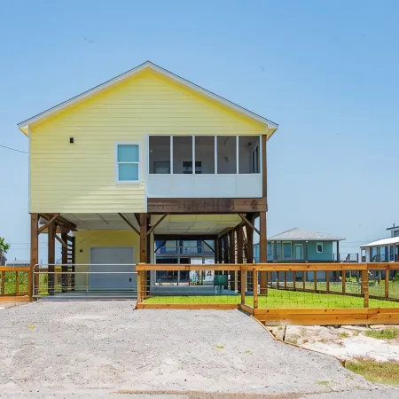 Yellowtail Flats ~ New house on canal in Rockport ~ Great outdoor Space