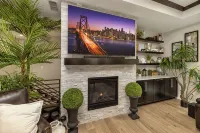 Elegant + Modern Home + Patio - WiFi