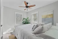 Luxury lakefront escape near Gun Lake - balcony