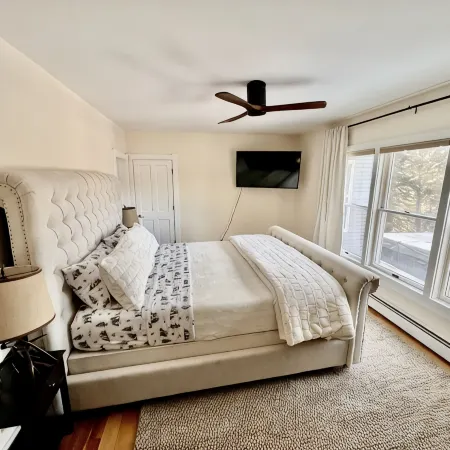 Birch Lodge - mountain views, hottub, minutes to Okemo!