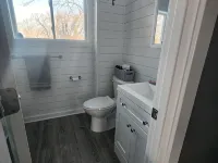 Enjoy a freshly remodeled cottage with a large beach and plenty of parking. Ξενοδοχεία στην πόλη Barry County