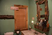 Beautiful River/Waterfall Cabin 13 miles to Helen  6 miles to Hiawassee - 2-Sterne