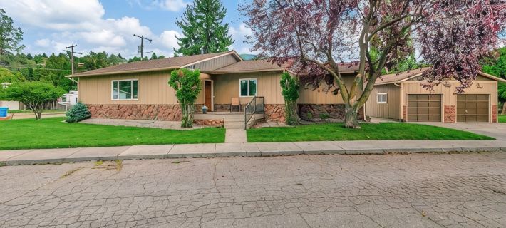 Welcome to your Missoula getaway! A spacious stay near Downtown & the University Hotels in Missoula