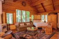 The Most Romantic Creekside Cabin - with Hot Tub and Privacy - Hytter