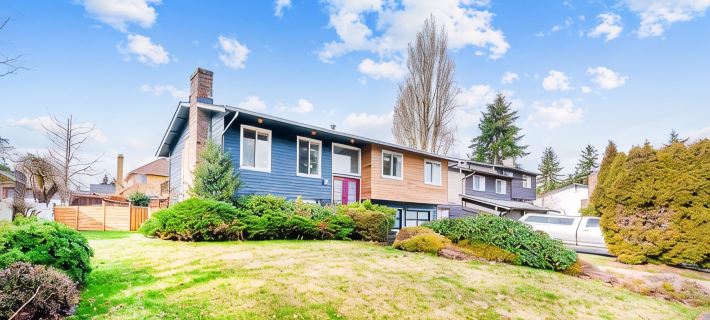 Spacious remodeled home with central AC and fenced yard Hotels in Kirkland
