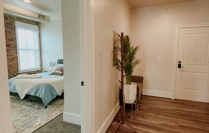 ★ Thompson Place: Premier Modern Downtown 2BR Loft