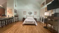 Beachfront Molokai Sanctuary Romantic Getaway Writers retreat Solo Rejuvenations - พร้อมWifi