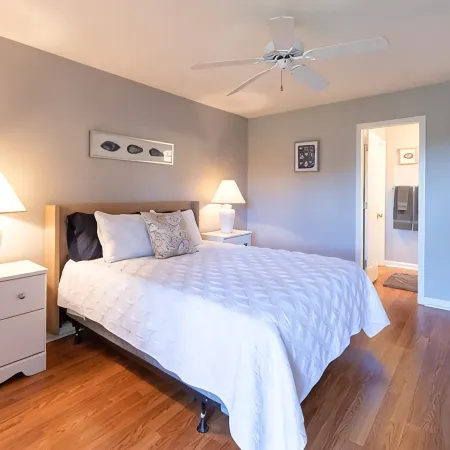 Relaxing 2BR 2BA Condo on Golf Course w/ balcony