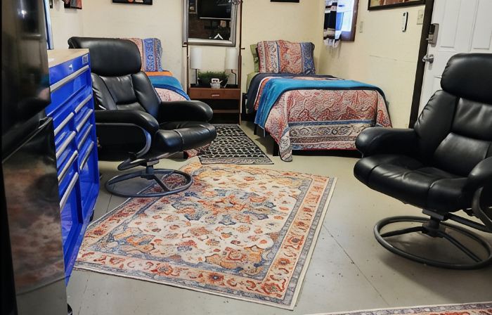 The Artists Cottage ~ Fun desert getaway