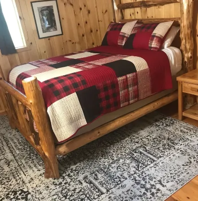 Rustic Cabin, Nestled in the Trees, Less Than a Mile to Mt. Rainier Entrance. - Chalets