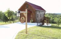 ParadisePeak Hummingbird Cabin with Indoor Jacuzzi in the Heart of Amish Country - Chalets