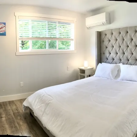 Entire Semi-Detached Kirkland Townhome