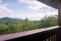 STUNNING SMOKY MOUNTAIN VIEWS! Hot Tub! Games! Close to Dollywood and Parkway! - วิวภูเขา