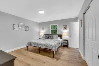 Centrally located, spacious 4 bdrm, on quiet Ct - 4 stjerner