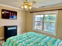 Convenient Beach Home, Beach Access Across Street - balkon