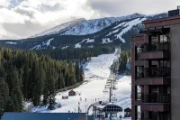 Ski-In/Ski-Out PRIME LOCATION w/ Mountain Views. Best location in Breckenridge. - غرفة مطلة على الجبل