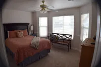 Spacious home with panoramic views of Zion National Park! Come & visit! - Homestays