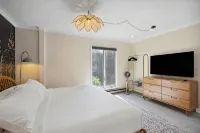 Walk to Downtown - Dual Primary Suites, Dog Friendly, Great Location - 4-Star