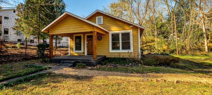 Cozy 2 Br, 2 BA Cottage in Downtown Dahlonega! Hotels in Lumpkin County