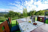 Between Sky and Land - Pet friendly