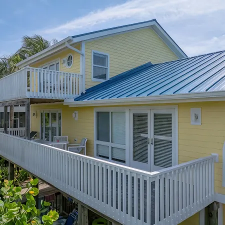 Perfect Placement, A beautiful beachfront home Hotele w: Captiva