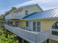 Perfect Placement, A beautiful beachfront home - Pools