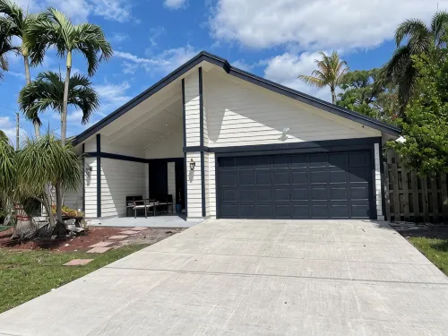 Charming 3-bedroom house with AC and WiFi in fabulous Jupiter, close to beaches - Homestays