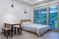 Hadong Huige Stay Pension - parking