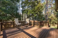 Tranquil Cary Hideaway- Mins to Downtown/Wake Med/NC State ...Newly Furnished! - Homestays