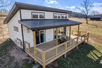War Eagle Creek Retreat- Cabin on the Creek- Private but close to everything - Chalets