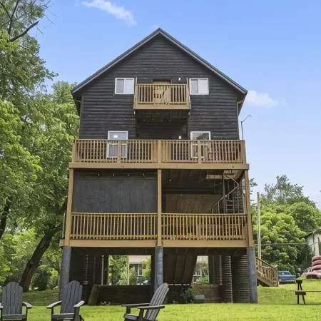 Big Riverfront Cabin #5 on the James! Sleeps 12, #5 of 5 Cabins