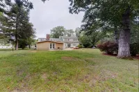 Spacious 5 bedroom, cozy home with private beach access! - Homestays