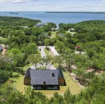 Welcome to The Yellowpine Retreat – Your Luxury Lakefront Retreat Lake Texoma - 4-Star