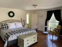 The Manse at Warm Springs - 5 bdrm, pet friendly, 1 mi from Warm Springs Pools - chambre d’hôtes