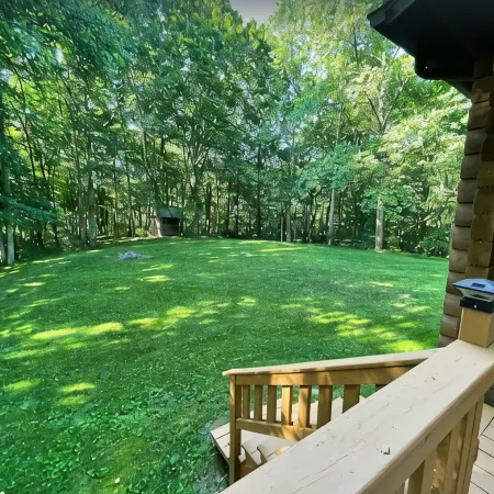 Cozy lakehouse retreat w/kayaks, high speed Wi-Fi, and pet friendly!