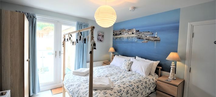 Gull Rock is a Frontline House above Porthmeor Beach,  with Amazing Sea Views Hotels in St Ives
