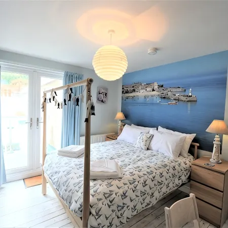 Gull Rock is a Frontline House above Porthmeor Beach,  with Amazing Sea Views