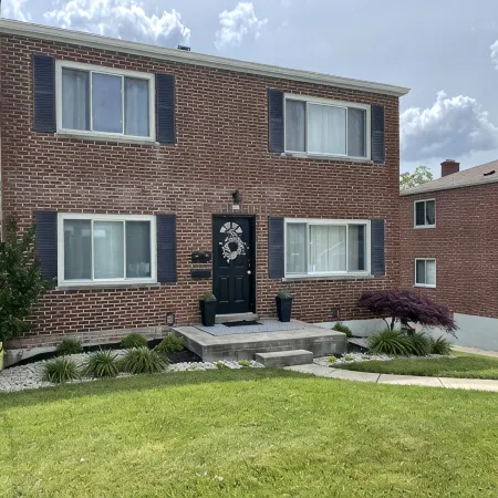 Cozy 2 Bedroom Unit Minutes From Downtown Cincinnati!