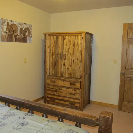 The Mountain Man - Yellowstone and Cody Cabin with spectacular views