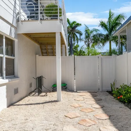 Sale 8-30~Pool~Steps to Beach&Restaurants~Gulf View~Walk to Free Trolley&Resto's