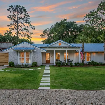The Oyster - East Beach-Saltwater Pool, Hot Tub, Fire Pit, Ping Pong & Corn Hole