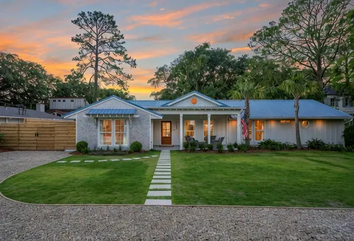 The Oyster - East Beach-Saltwater Pool, Hot Tub, Fire Pit, Ping Pong & Corn Hole - Boutique