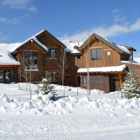 Luxury Getaway of the Rockies, minutes from 5 major ski areas