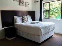 Move On Guest-House Hotels near Killarney Mall