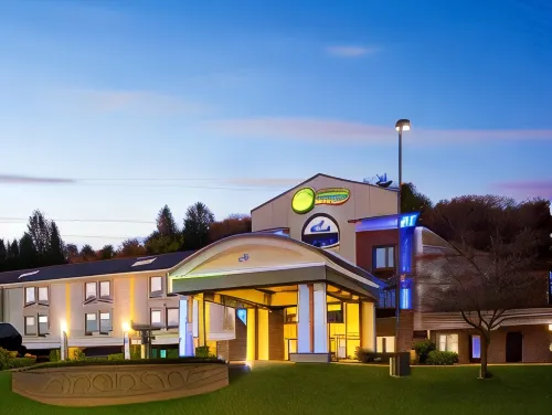 Holiday Inn Express MEADVILLE (I-79 EXIT 147A) by IHG - parking