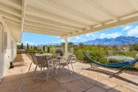 Incredible VIEWS, pool, spa, ping pong table, by GOLF course, bike and walk path - 4 stjerner