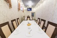 Chetyire Sezona Hotel - فطور