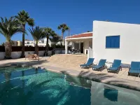 Amazing 3 bedroom Bungalow in the heart of Coral Bay close to centre and beach - Villas